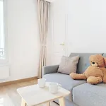 122 - Luxueux Pied-A-Terre Parisien